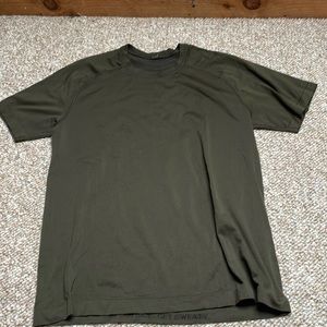 Lululemon exercise tee in olive drab, size M